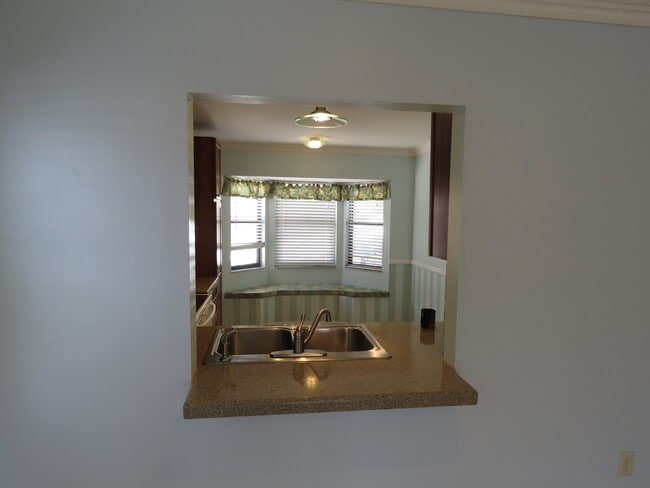 Building Photo - 414 Narvaezi St