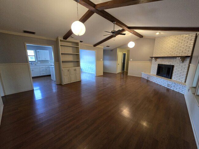 Foto del edificio - 608 E 17th Ln