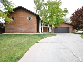 Building Photo - 399 Westview Dr