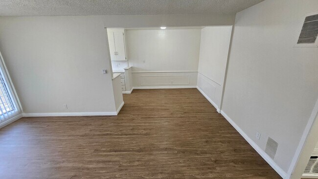 Foto del edificio - 3945 Stevely Ave