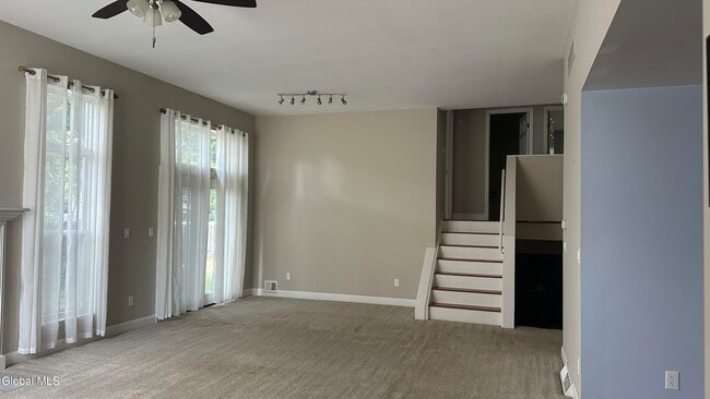 Building Photo - 21 Skylark Dr
