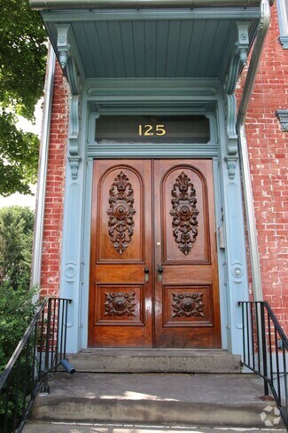 Building Photo - 125 W Green St
