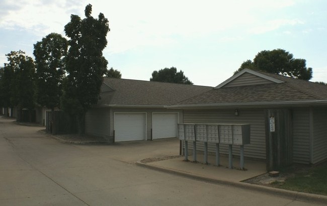 Building Photo - SUBLEASE AVAILABLE NOW
