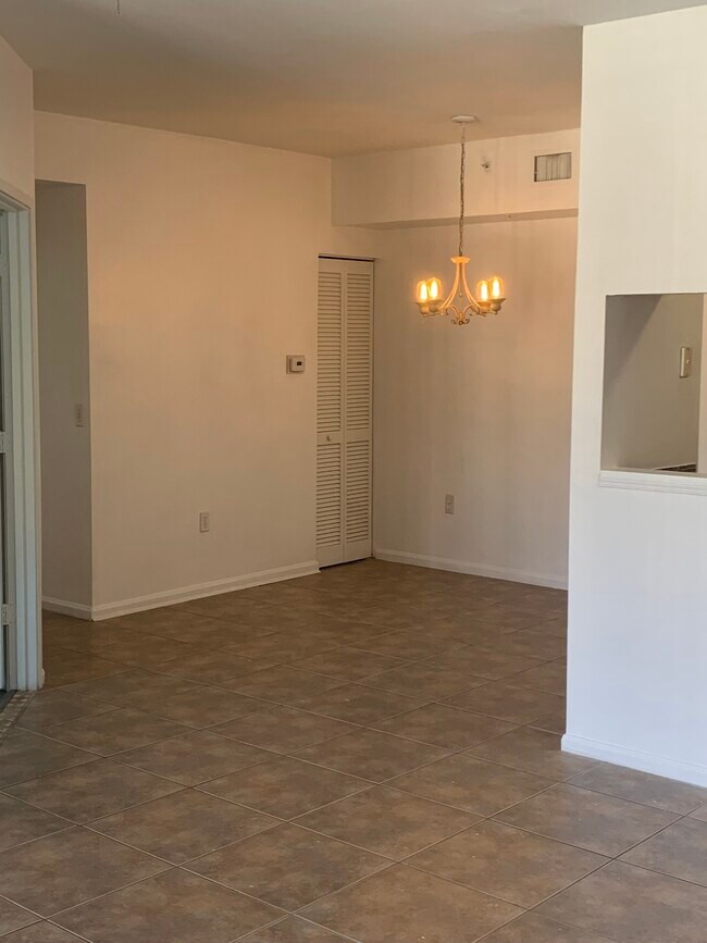 Foto del edificio - 1235 Reserve Way