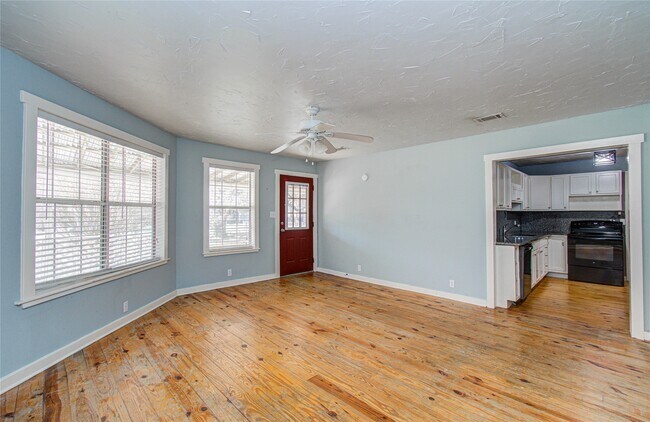 Foto del edificio - 15510 Cypress Garden Dr