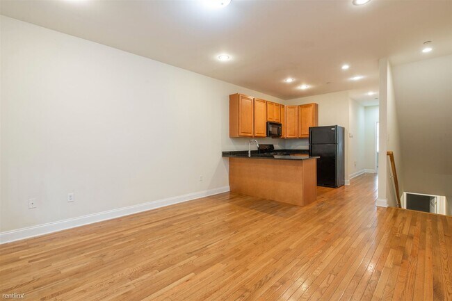 Foto del edificio - 3 br, 2 bath Duplex - 2008 N 18TH ST Unit 101