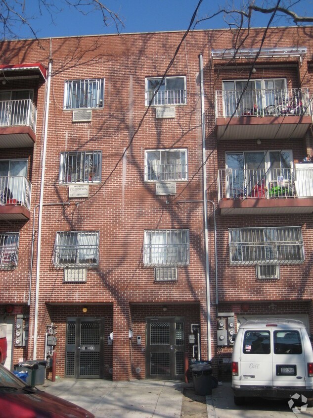 Foto del edificio - 104-33 37th Rd