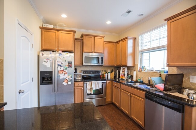 Foto del edificio - 3 bedroom townhome just minutes from Duke!! Located in the popular Thompson Ridge Community!