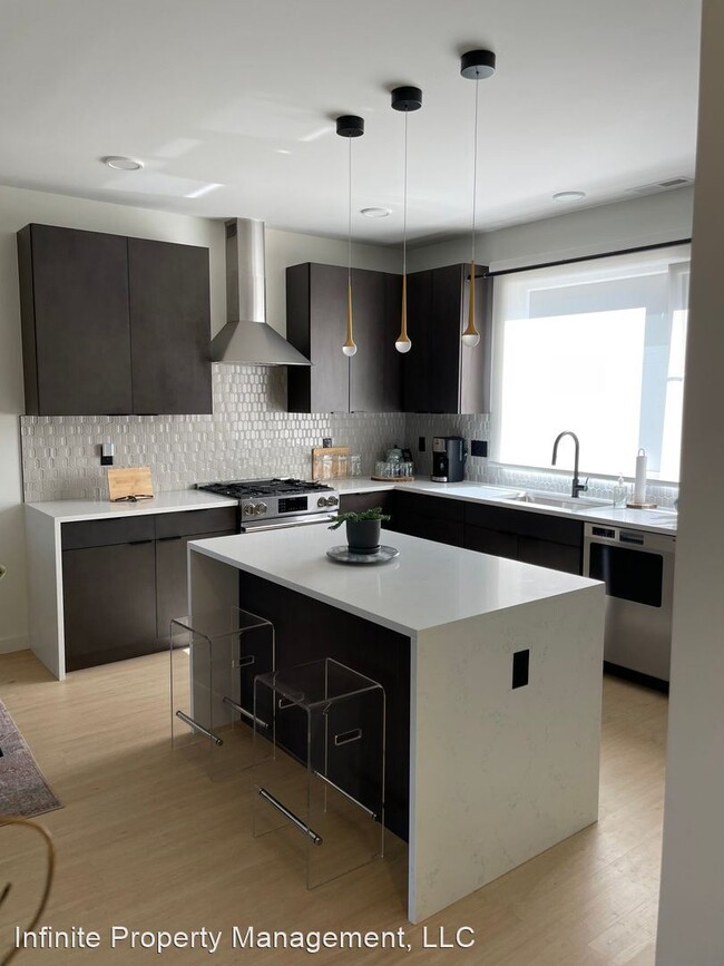 Building Photo - 3 br, 2.5 bath House - 550 Enterprise Boul...