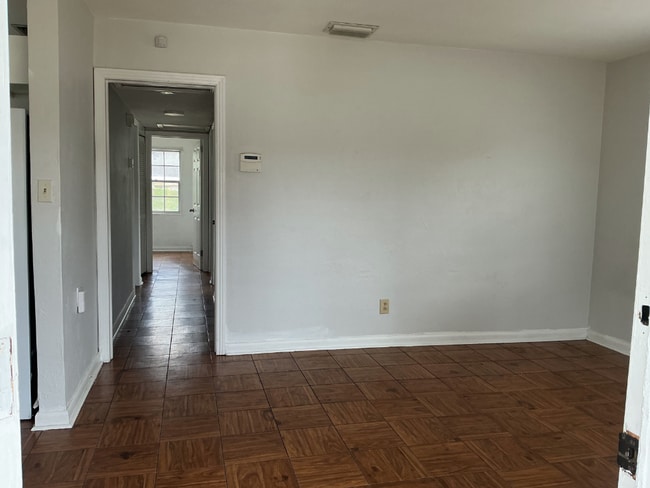 Building Photo - Cozy 3BR Near Cleveland Heights