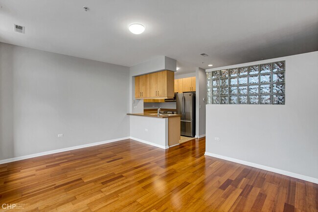 Building Photo - 1572 Maple Ave