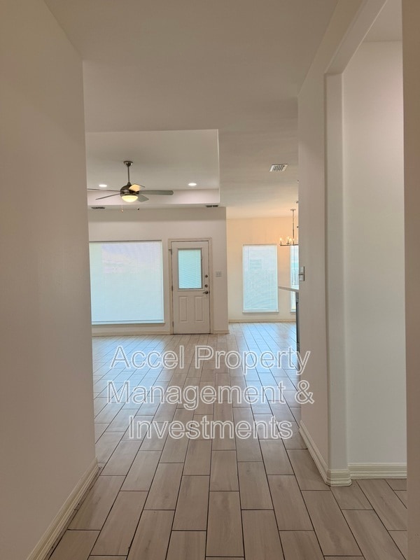 Building Photo - 418 Gonzalez Dr