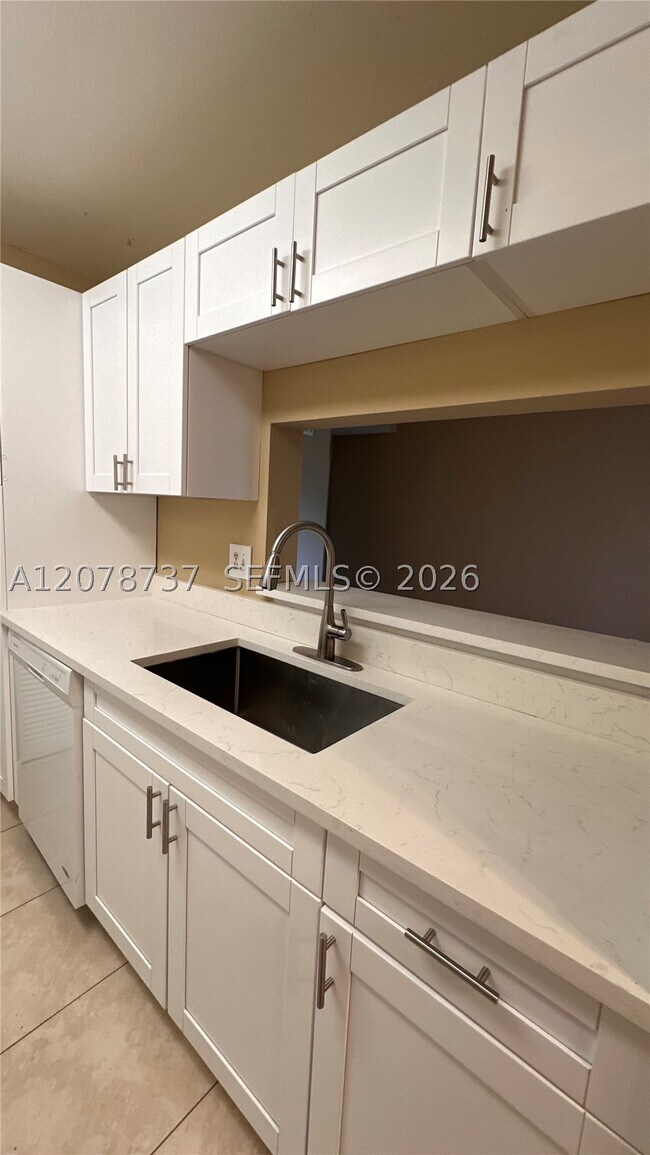 Building Photo - 4096 N Pine Island Rd