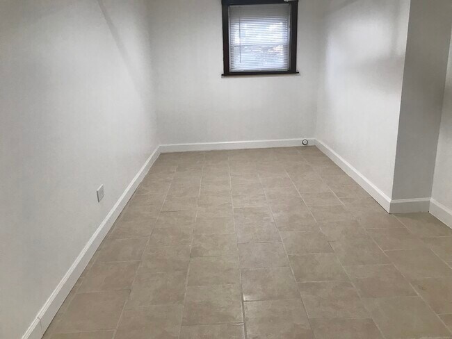 Foto del edificio - 6644 N Campbell Ave