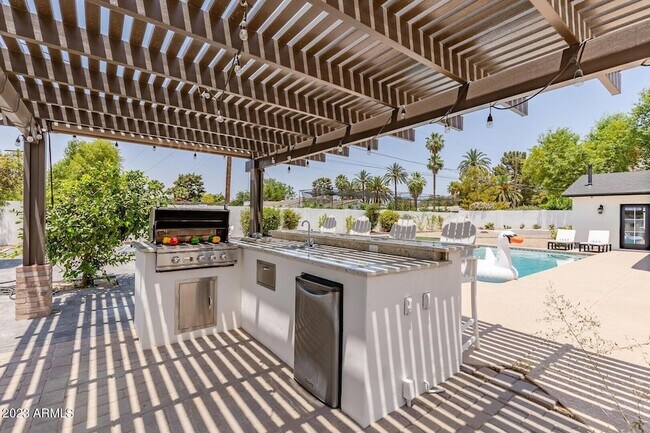 Foto del edificio - 4122 N 56th St