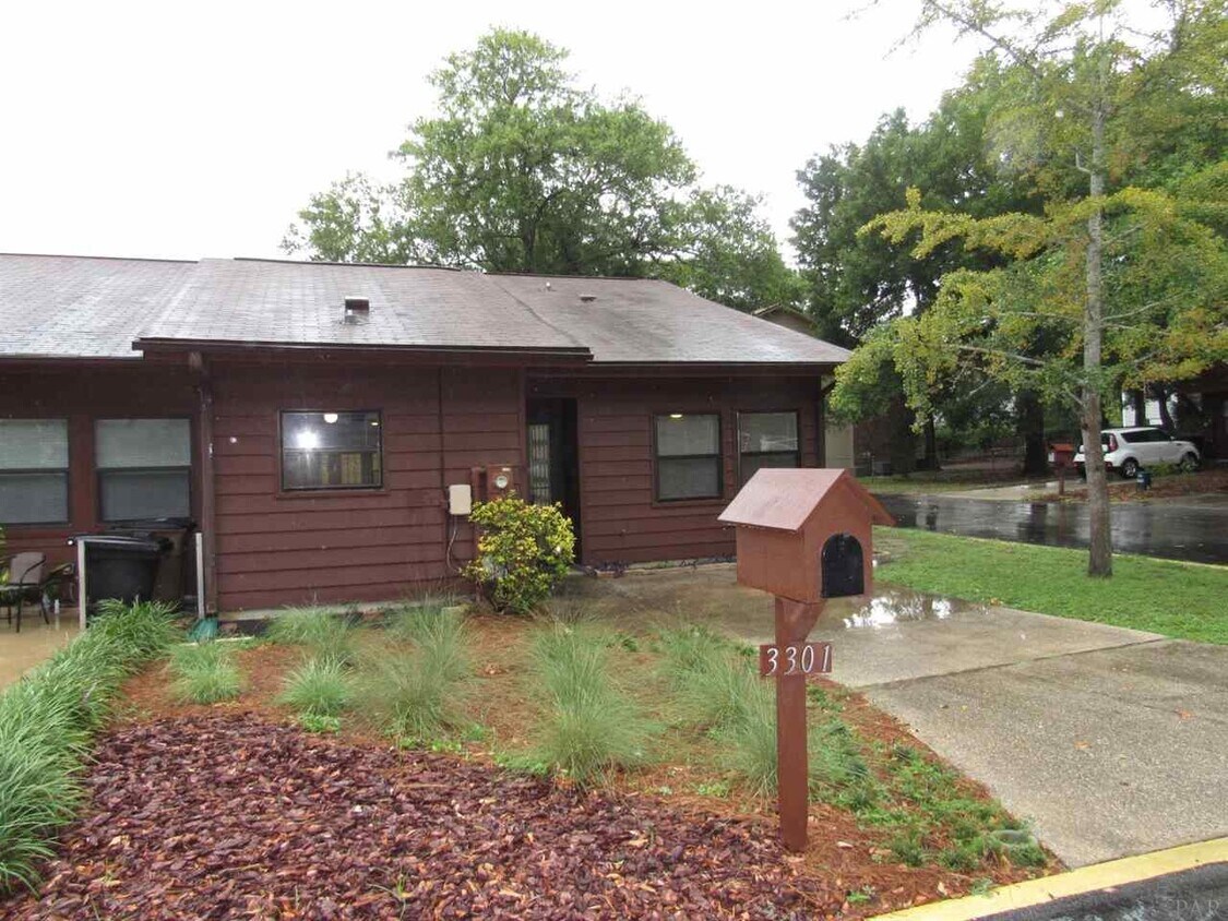 Primary Photo - 3301 S Sugartree St