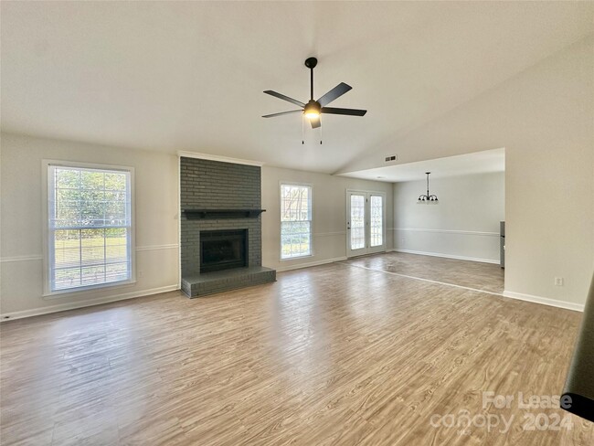 Foto del edificio - 13631 Annsdale Ln