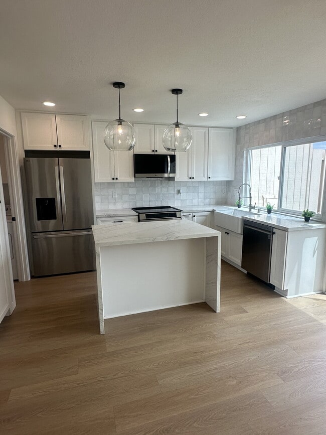 Foto del edificio - $3,990- 3 Bed / 2.5 Bath Renovated Townhome in Poway