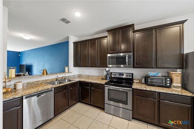 Building Photo - 247 Azalea Way