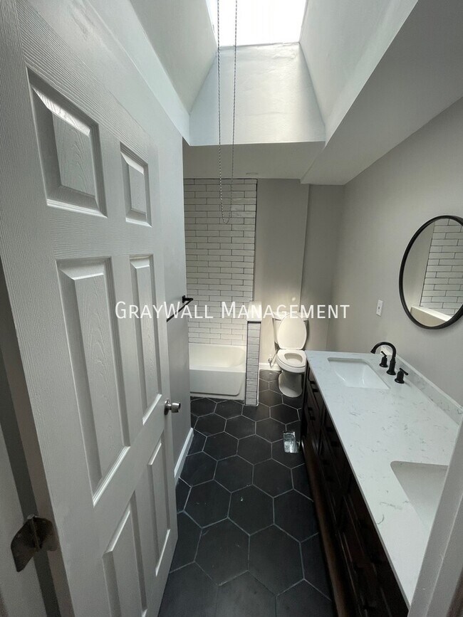 Foto del edificio - 1916 73rd Ave