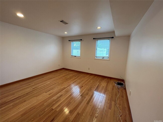 Building Photo - 12 Reed Dr