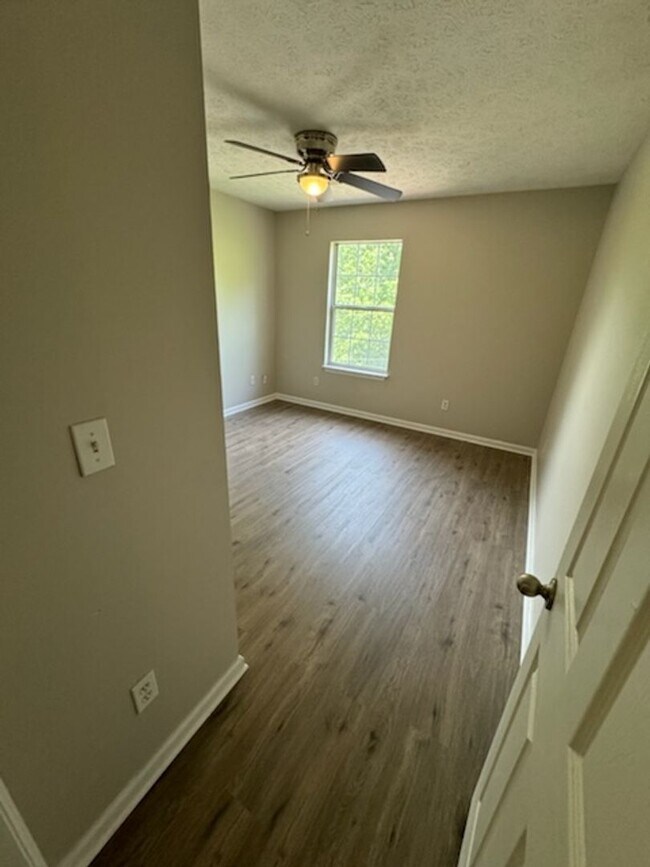 Building Photo - Spacious 4BR/2BA Brainerd Home Move In Ready!