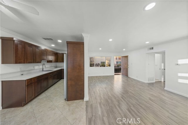 Foto del edificio - 211 E California Ave