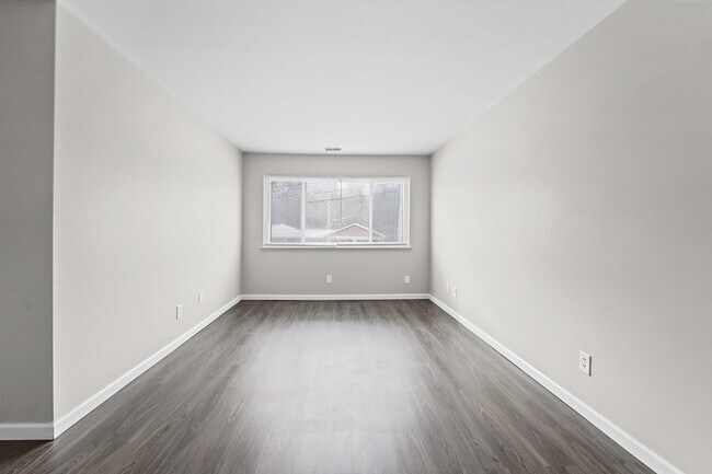 Foto del edificio - 23200 Huron River Dr