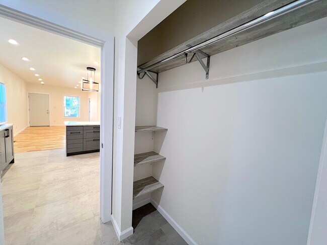 Foto del edificio - 3787 Maxwell St
