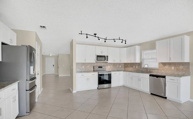 Foto del edificio - 15181 Sugargrove Way