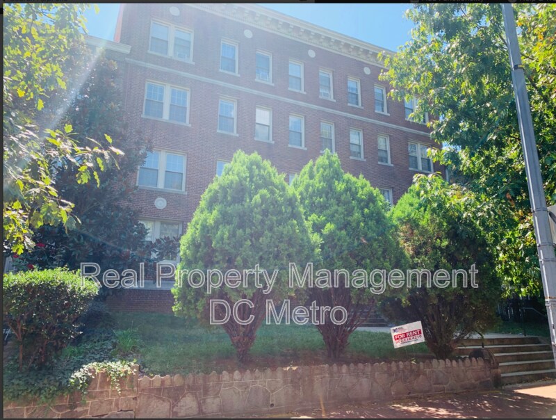 Foto principal - 815 Maryland Ave NE