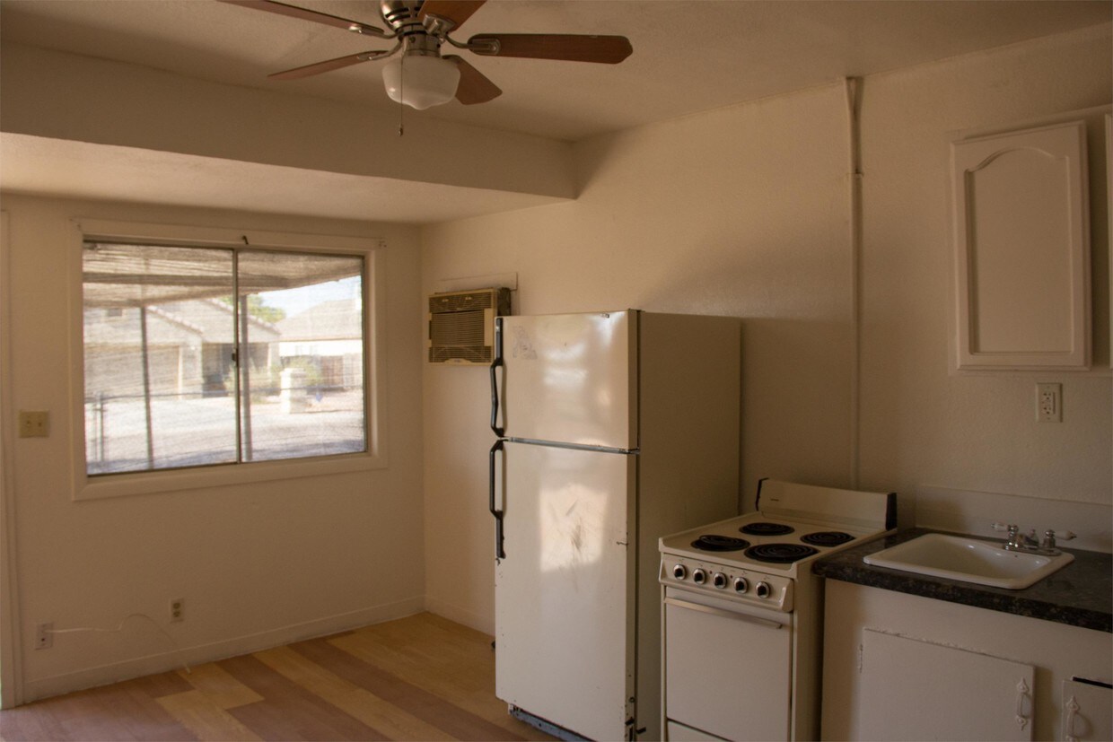 Building Photo - 518 W Saguaro St