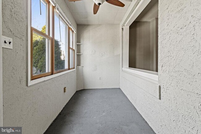 Building Photo - 307 Roxborough Ave