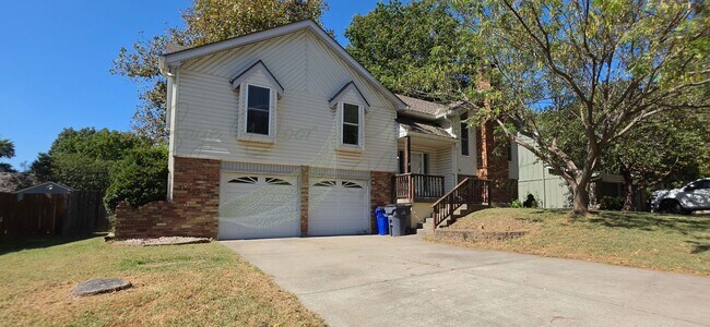 Building Photo - 13944 S Raintree Dr