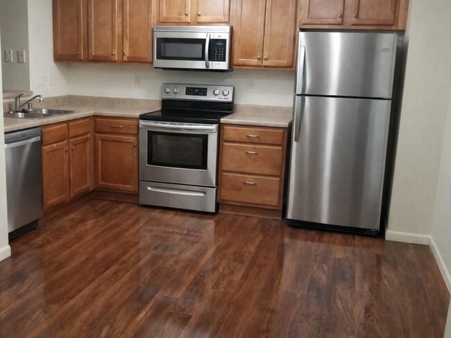 Building Photo - 400 N Richmond St