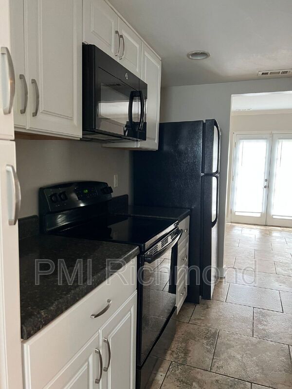 Building Photo - 1402 Mechanicsville Tpke