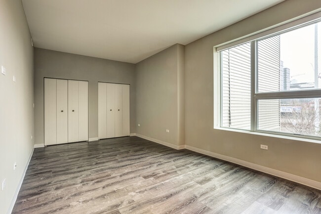 Building Photo - 840 W Grand Ave