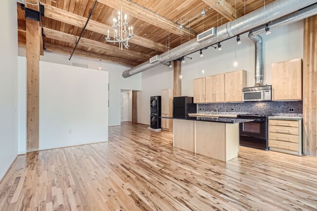 Foto del edificio - LODO LOFT W/ PARKING! Close to Coors Field