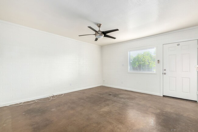 Building Photo - 1722 E Ocotillo Rd