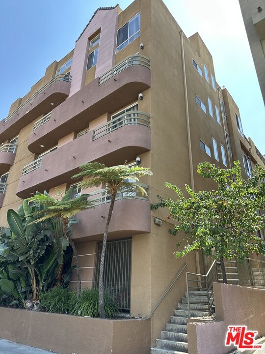 Building Photo - 8614 Burton Way