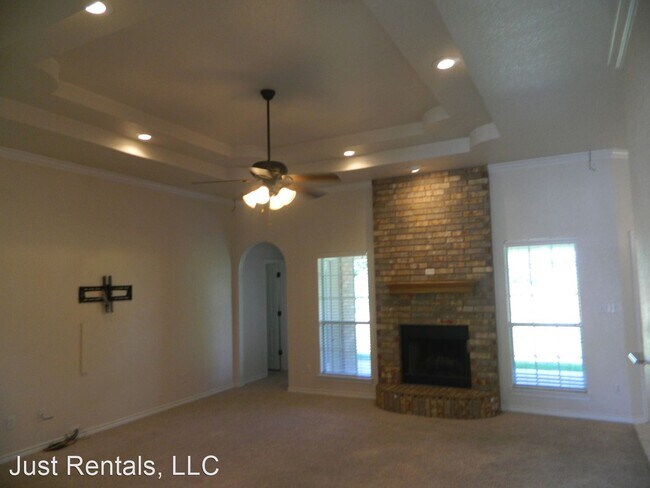 Building Photo - 4 br, 2.5 bath House - 417 Wrought Iron Dr