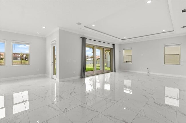 Building Photo - 10511 Royal Cypress Way