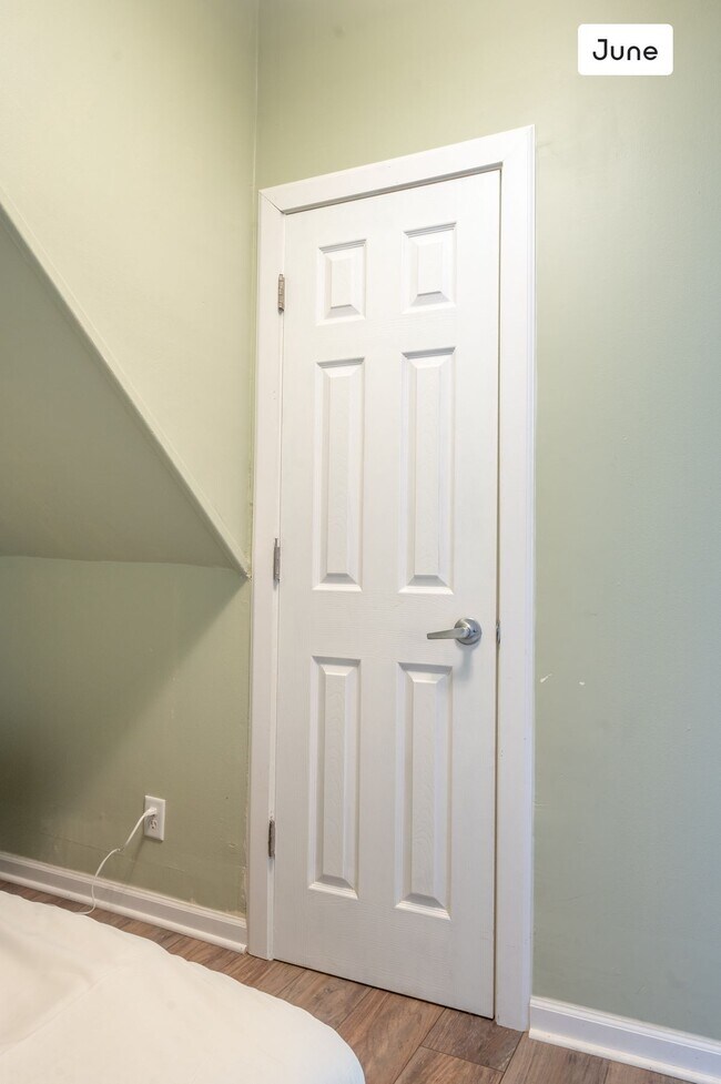 Foto del edificio - ROOM ONLY in 3-bed/1.0-bath Home