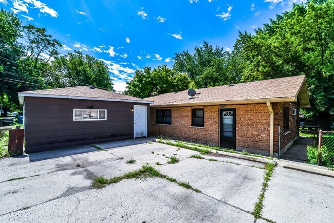 Building Photo - 2948 Everett St