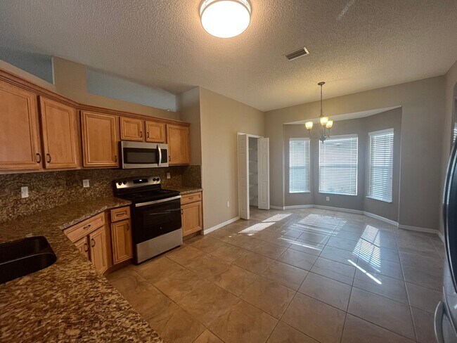 Foto del edificio - Updated Single family 3 / 2 with Screened ...