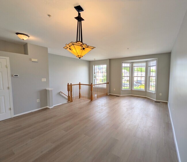 Sala de estar - 7114 Ladd Cir