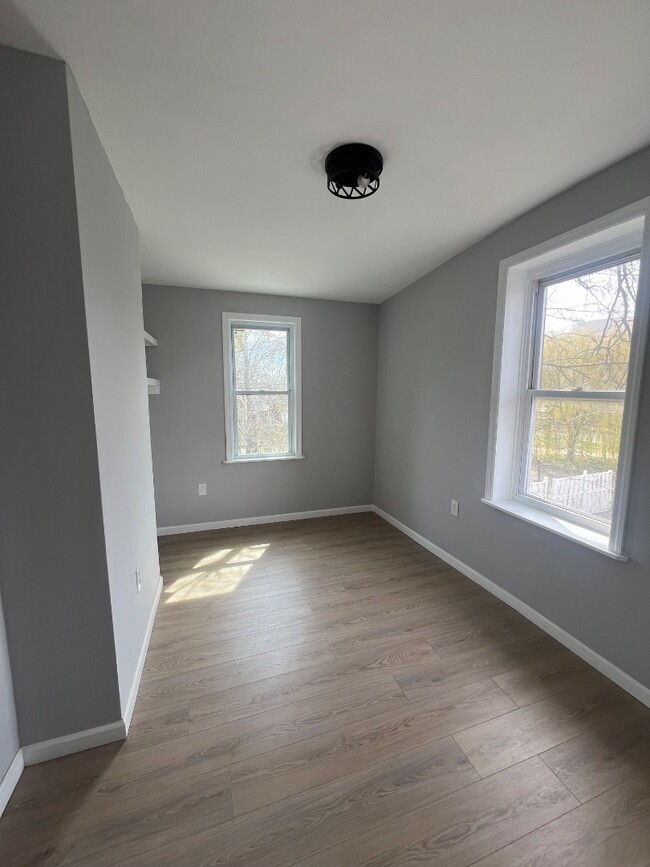 Building Photo - 308 Chestnut St