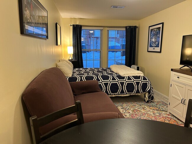 Foto del edificio - 2422 Observatory Pl NW