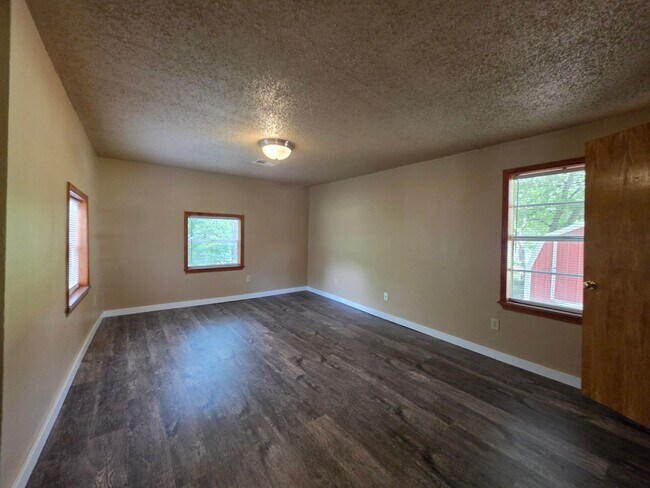 Building Photo - Cute 2 Bed home in Shawnee