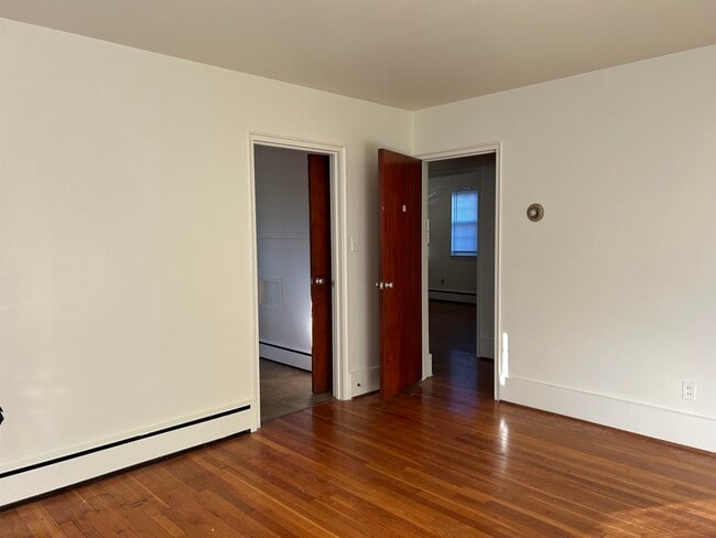 Building Photo - 383 Monticello Ave